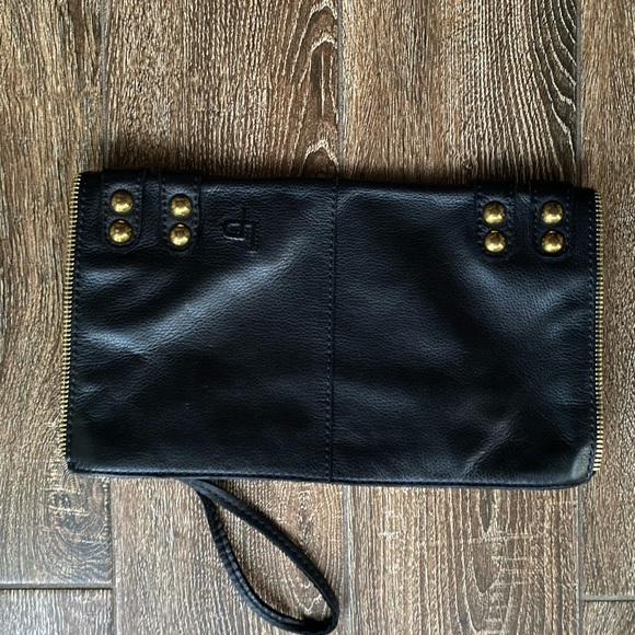 Línea Pelle black leather clutch - Picture 5 of 16